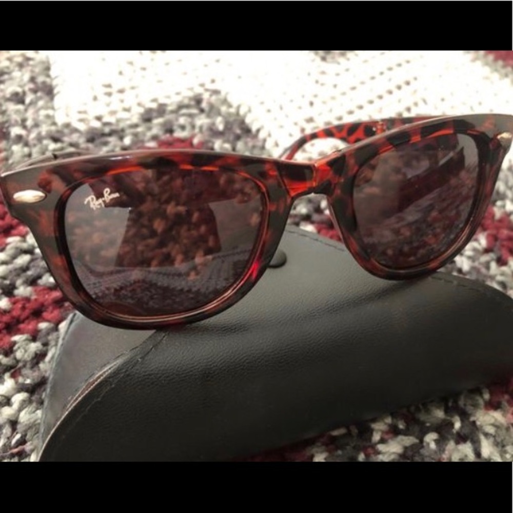Foldable Ray Ban sunglasses with case